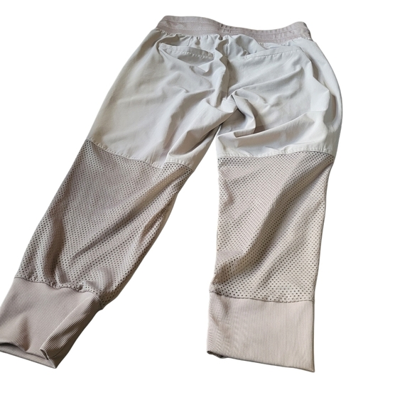 Kyodan Activewear Cropped Capris in Cream XS - Picture 4 of 4
